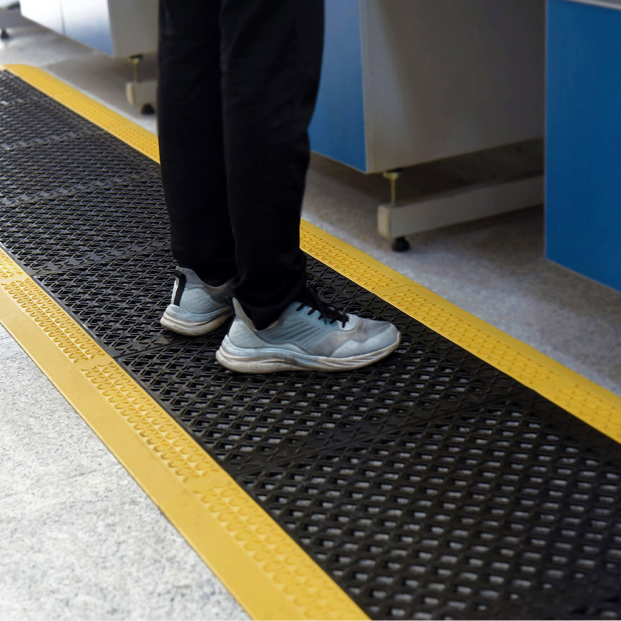 Anti fatigue Interlocking Drainage Mat Modular for Kitchen Floor , Entrance, Workplace